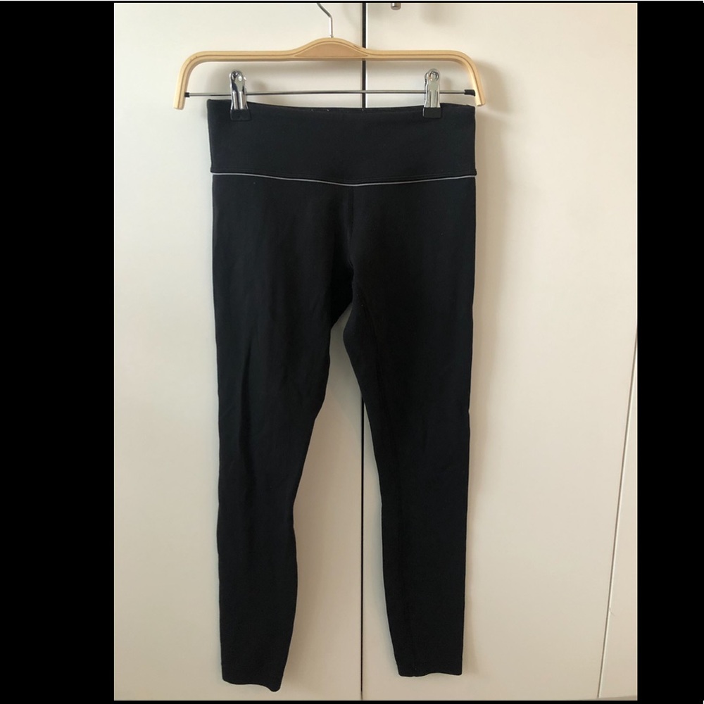 Lululemon Black Wunder Under Leggings with Silverescent Technology, Size 4